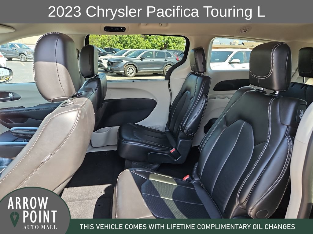Used 2023 Chrysler Pacifica Touring-L FWD image 18