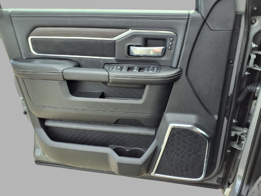 New 2027 RAM 2500 Laramie AWD/4WD image 18