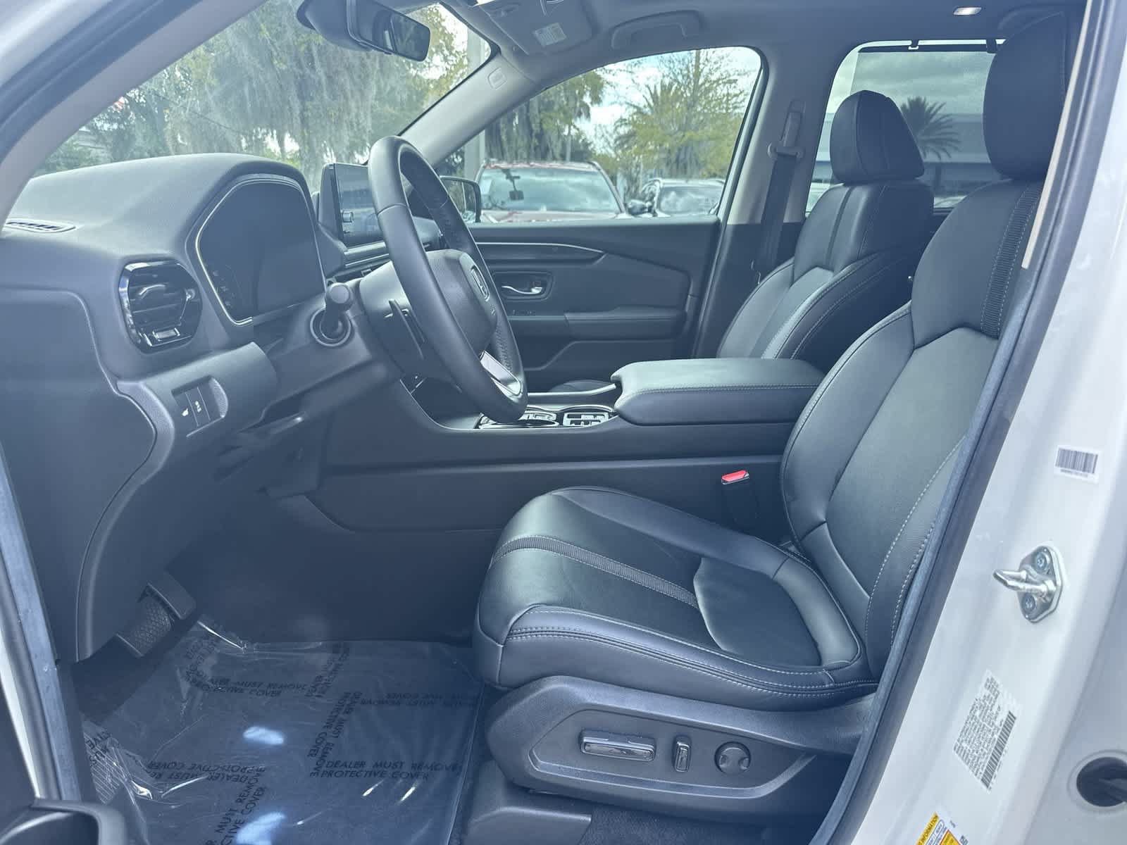 Certified 2025 Honda Pilot Touring image 13
