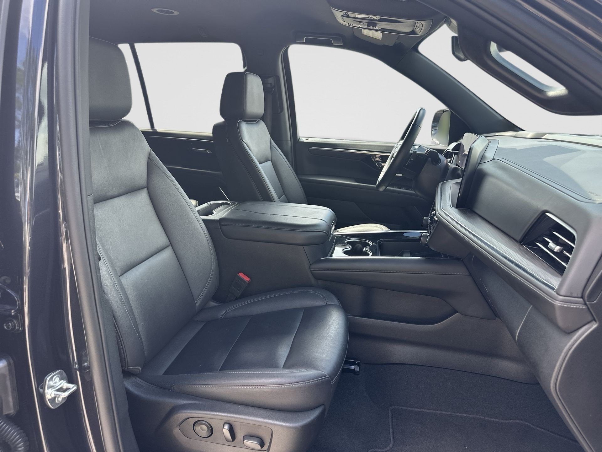 Certified 2025 Chevrolet Tahoe LT RWD image 27
