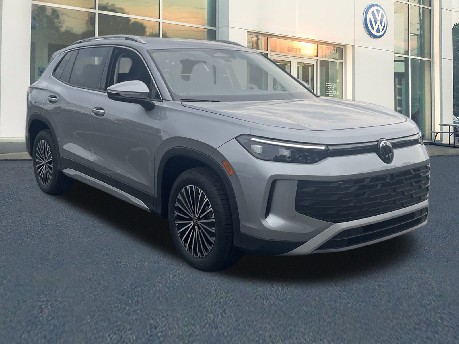 New 2025 Volkswagen Tiguan S image 2