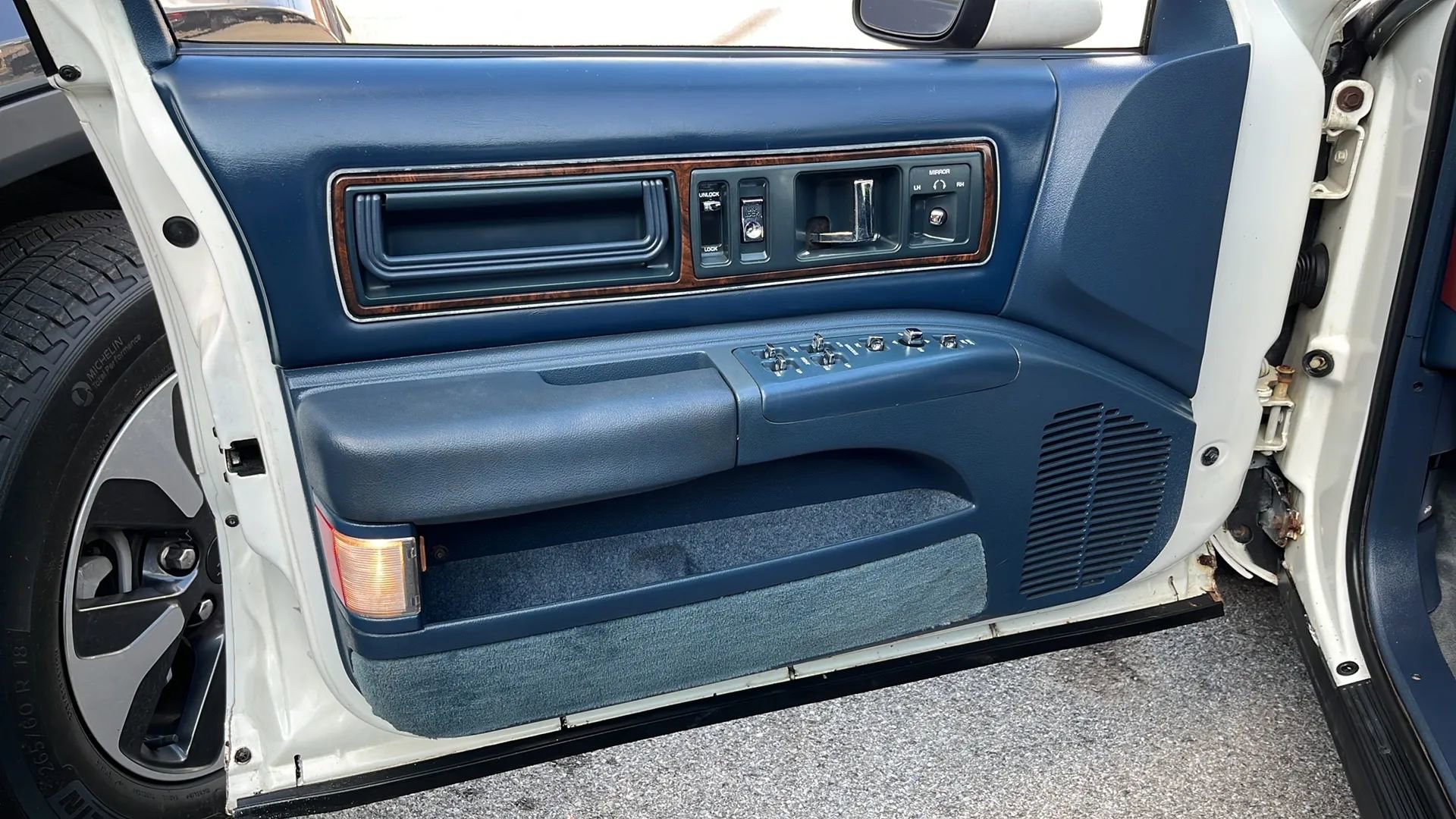 Used 1992 Buick Roadmaster Limited image 38