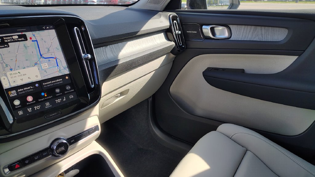 New 2026 Volvo XC40 B5 Ultra w/ Climate Package AWD/4WD image 24