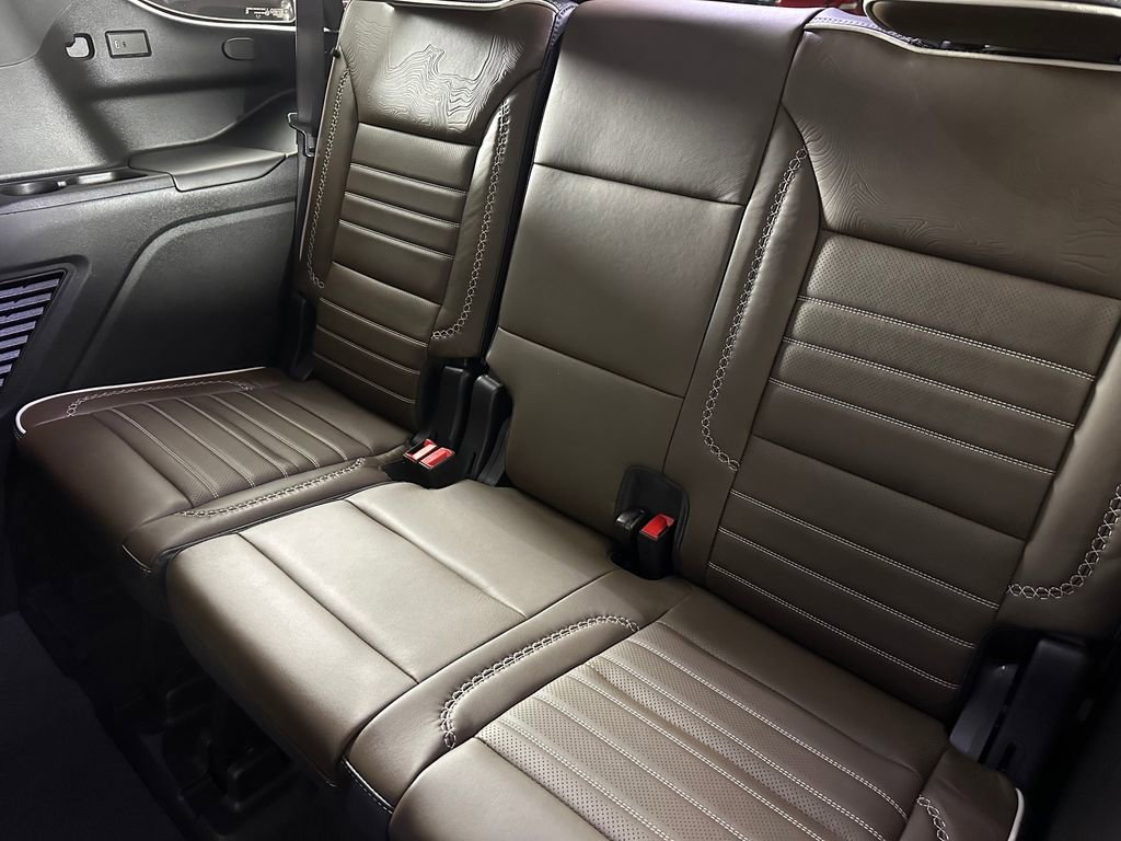 Used 2025 GMC Yukon Denali Ultimate AWD/4WD image 29