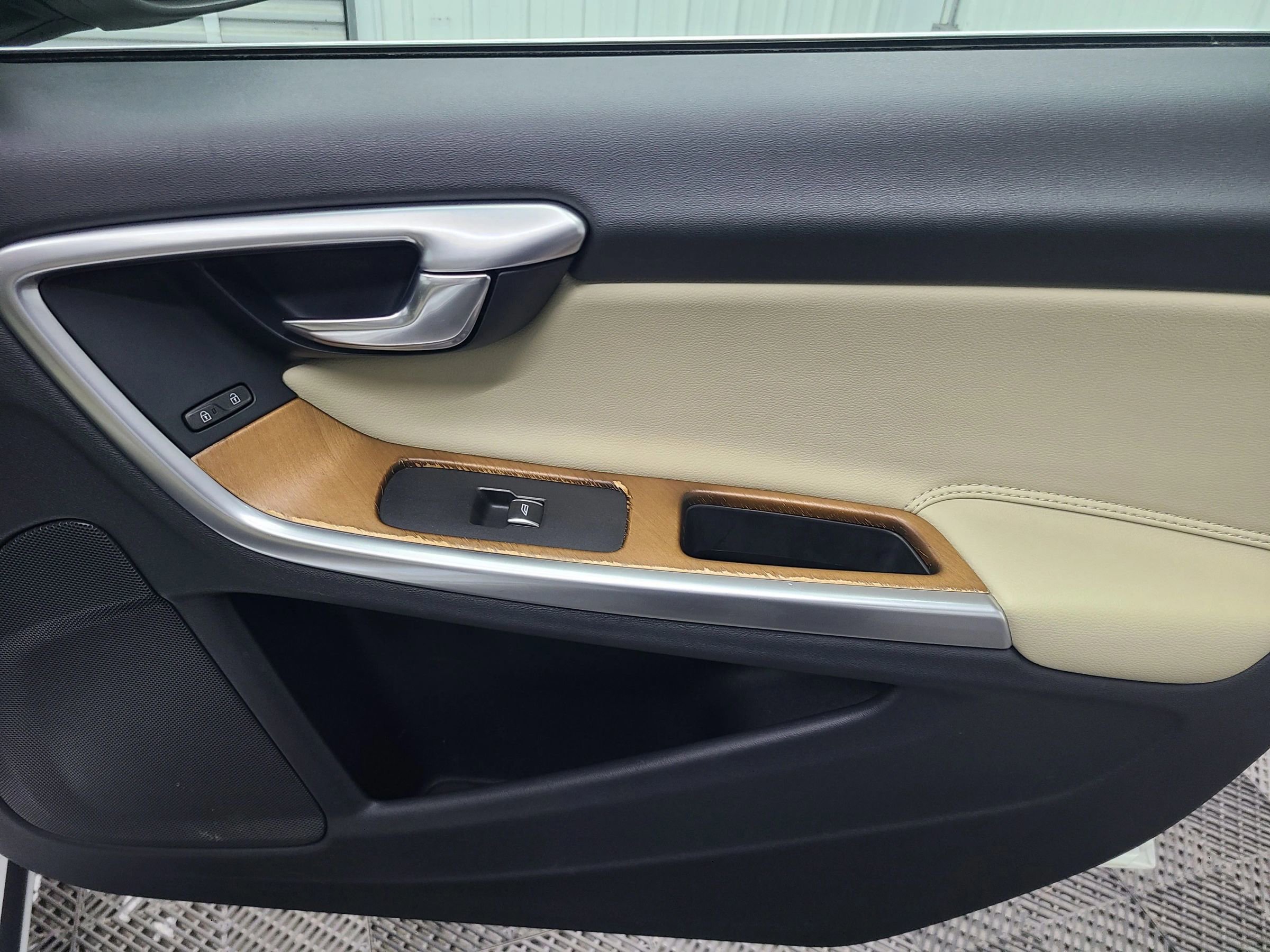 Used 2016 Volvo S60 T5 Premier image 40