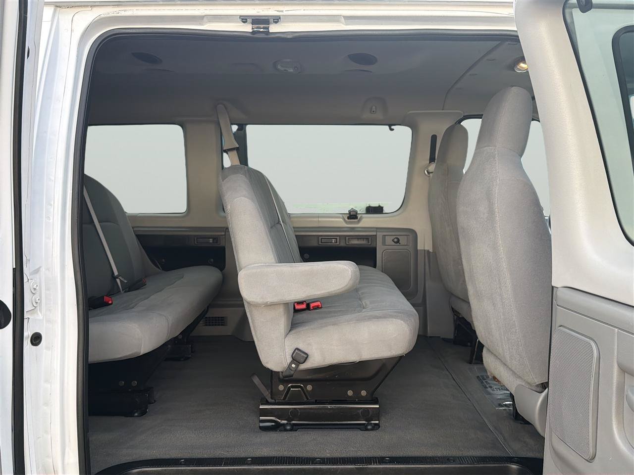 Used 2010 Ford E-350 and Econoline 350 XL RWD image 15