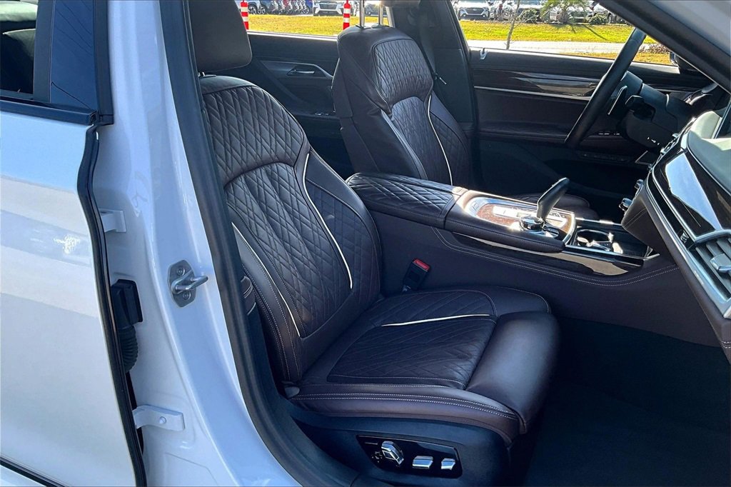 Used 2022 BMW 750i xDrive w/ Luxury Rear Seating Package image 25