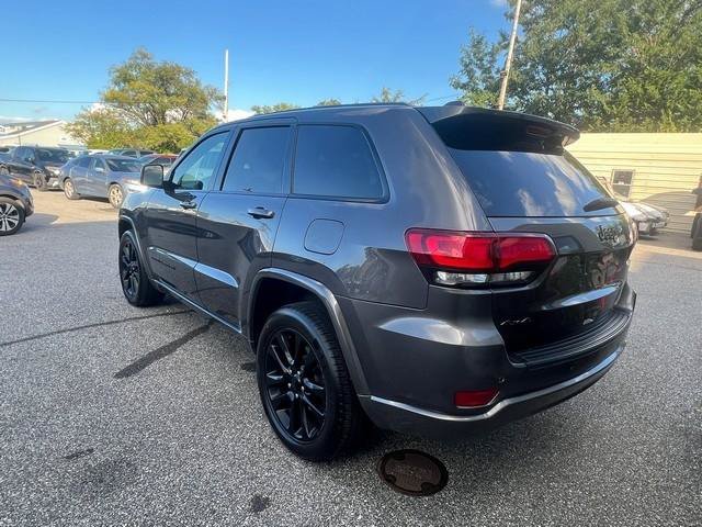 Used 2020 Jeep Grand Cherokee Altitude AWD/4WD image 4
