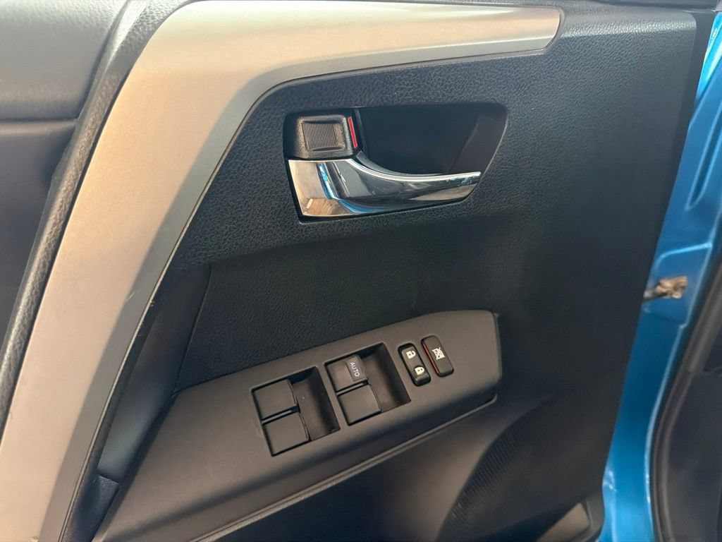 Used 2018 Toyota RAV4 XLE AWD/4WD image 26