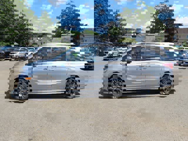 New 2026 Honda Odyssey Touring image 3