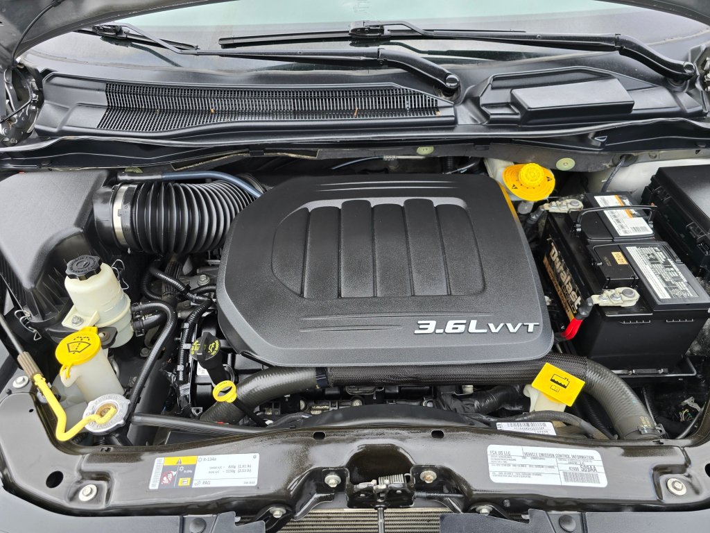 Used 2016 Dodge Grand Caravan SXT FWD image 17