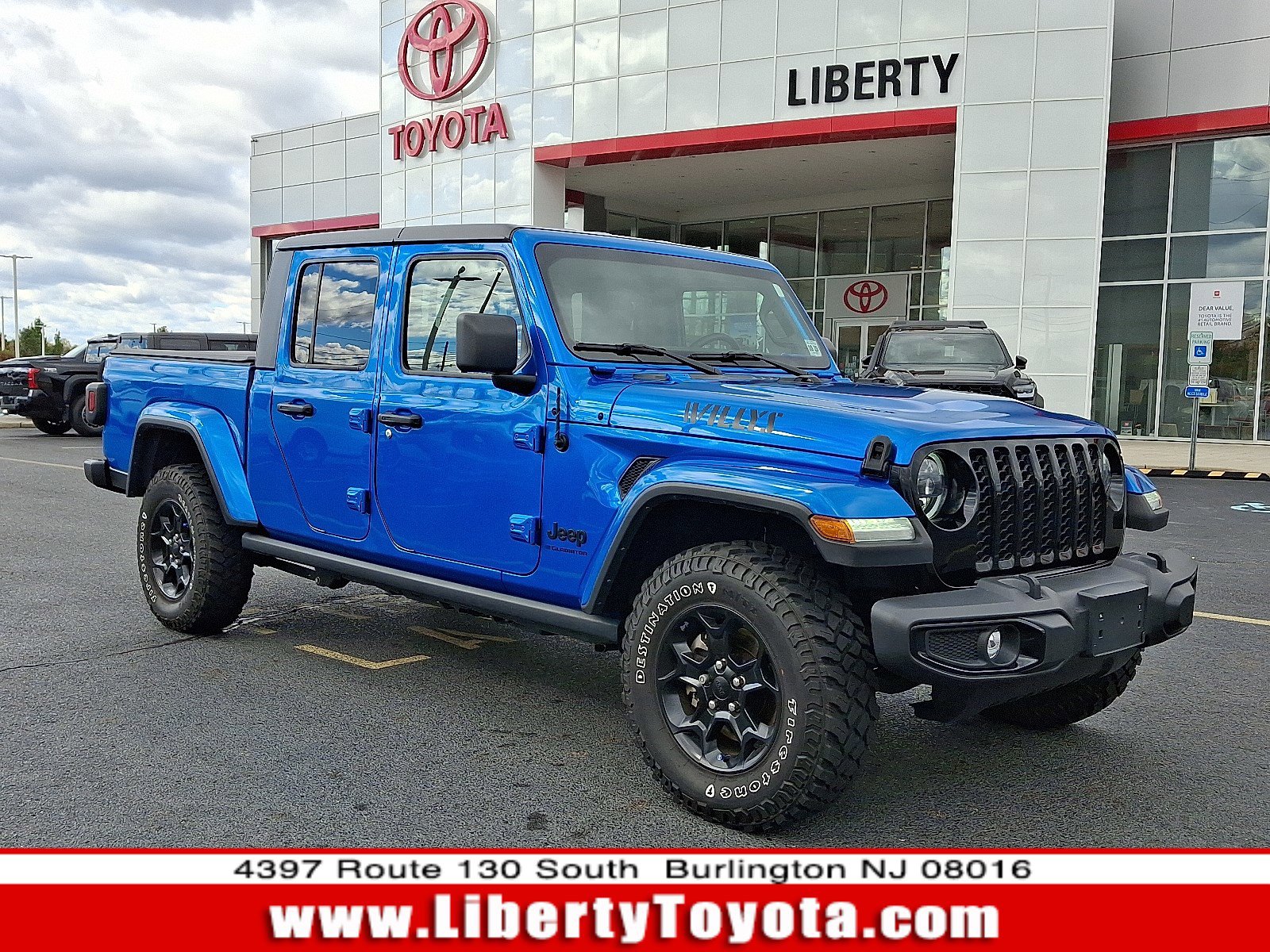Used 2023 Jeep Gladiator Willys image 1