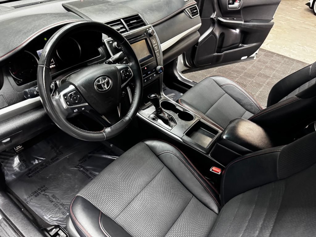 Used 2017 Toyota Camry SE FWD image 32