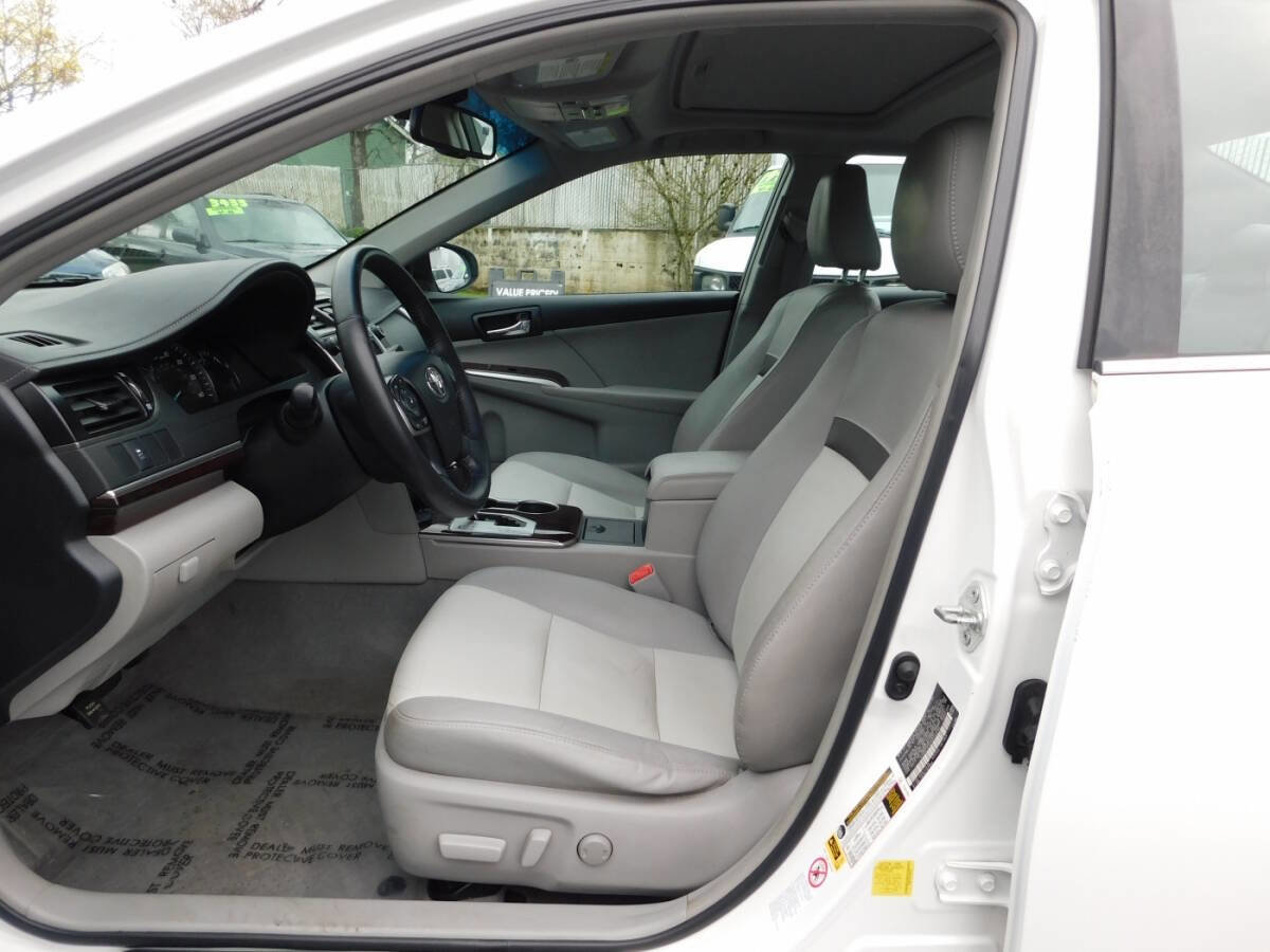 Used 2012 Toyota Camry XLE w/ Leather Pkg image 6
