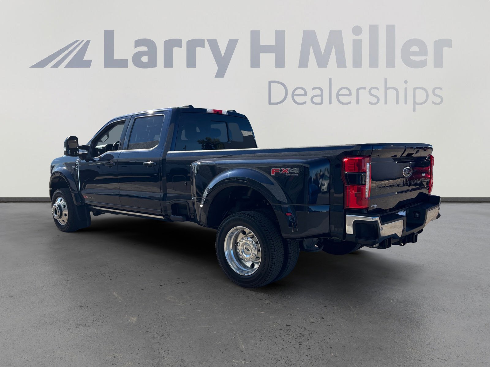 Used 2023 Ford F450 Lariat w/ Lariat Ultimate Package image 3