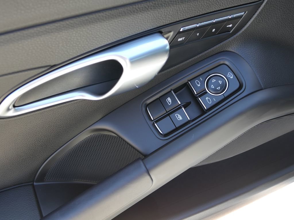 Used 2024 Porsche 718 Boxster RWD image 13