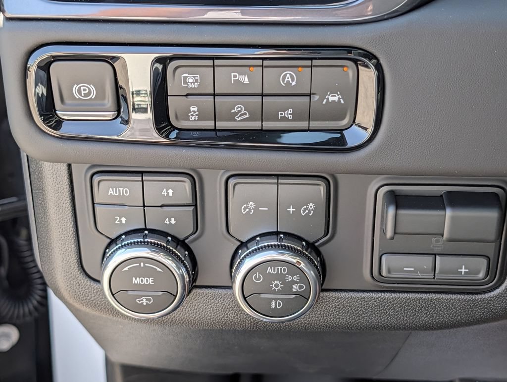 New 2026 GMC Yukon XL AT4 Ultimate w/ LPO, Floor Liner Package AWD/4WD image 22