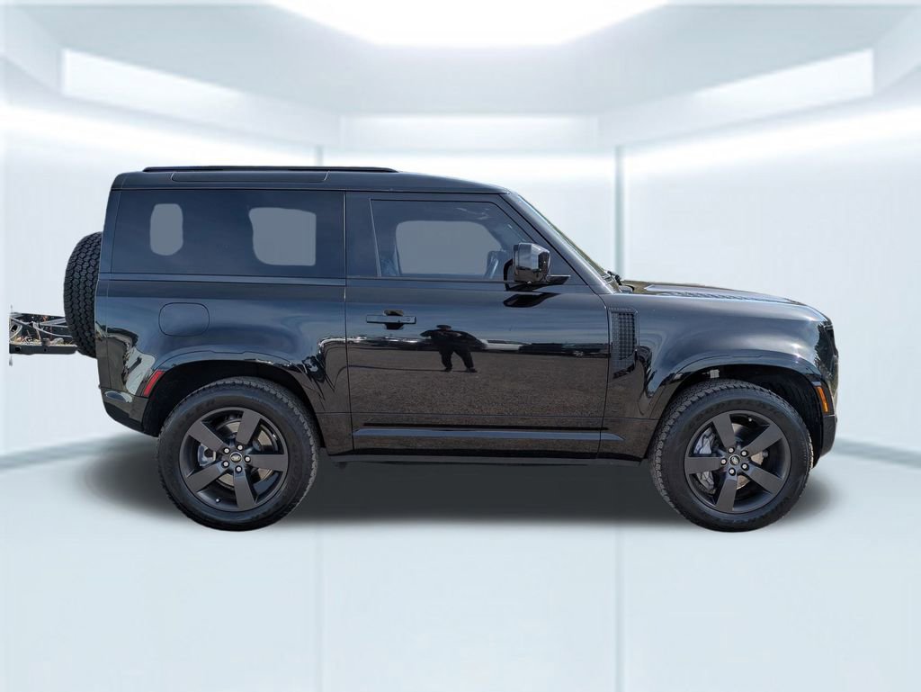 Used 2023 Land Rover Defender 90 X-Dynamic SE image 7