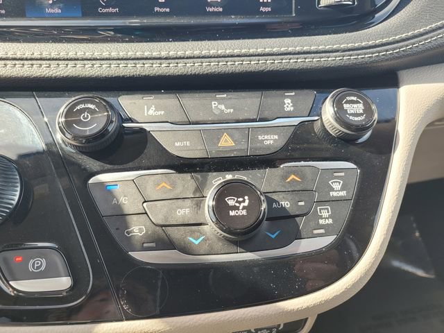 Used 2023 Chrysler Pacifica Touring-L image 24