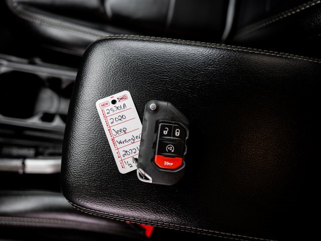 Used 2020 Jeep Wrangler Unlimited Sahara image 23