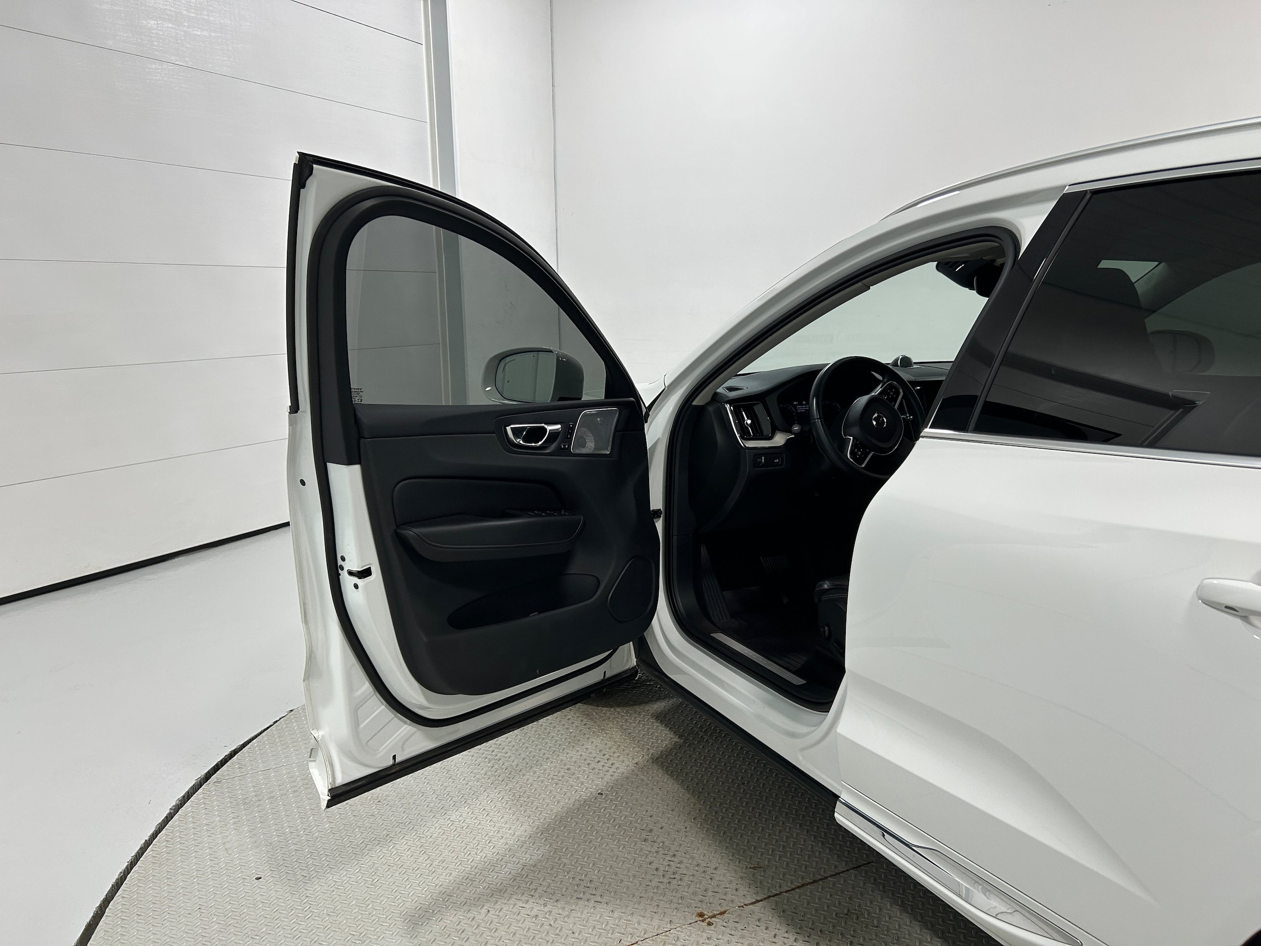 Used 2021 Volvo XC60 T5 Inscription AWD/4WD image 22