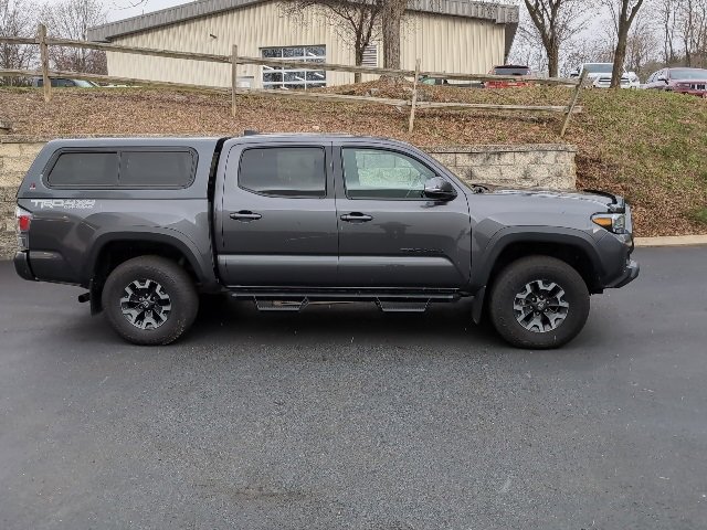 Used 2023 Toyota Tacoma TRD Off-Road image 2