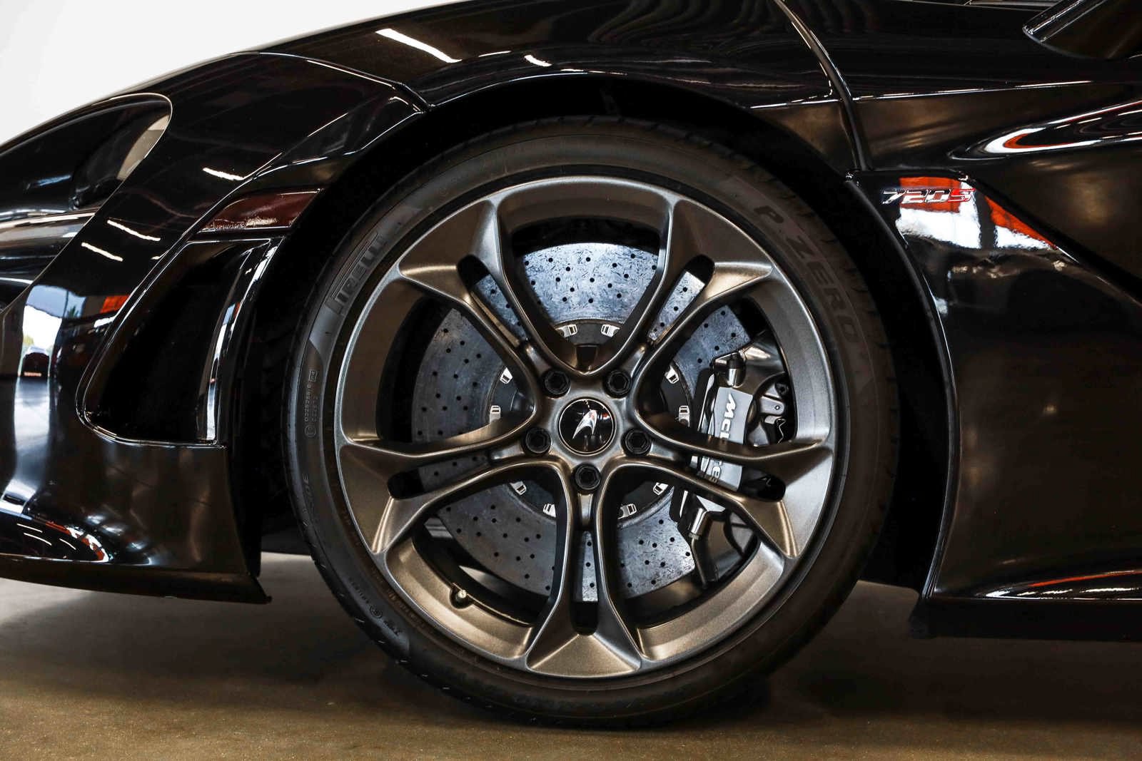 Used 2019 McLaren 720S RWD image 21