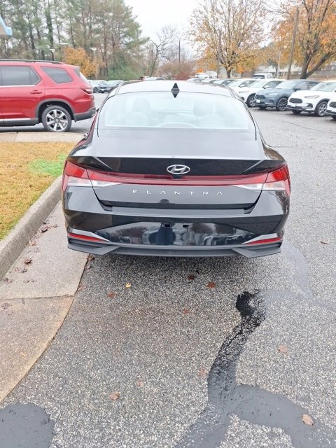 Used 2023 Hyundai Elantra SEL w/ Convenience Package image 7