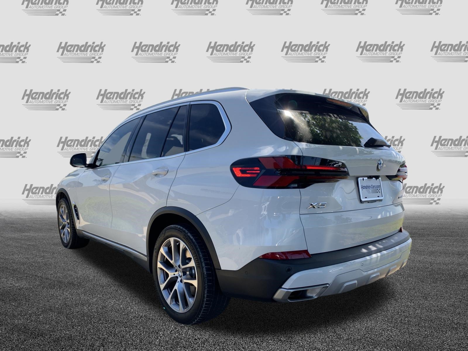 Used 2024 BMW X5 xDrive40i w/ Parking Assistance Package AWD/4WD image 8
