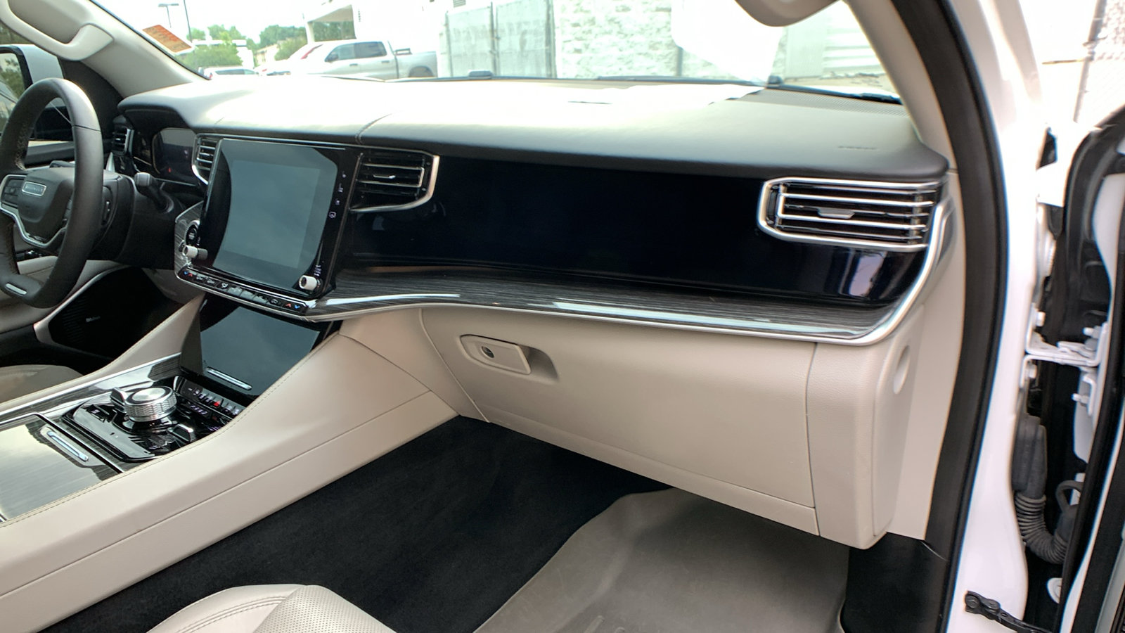 Used 2022 Jeep Wagoneer Series III w/ Premium Group I AWD/4WD image 34