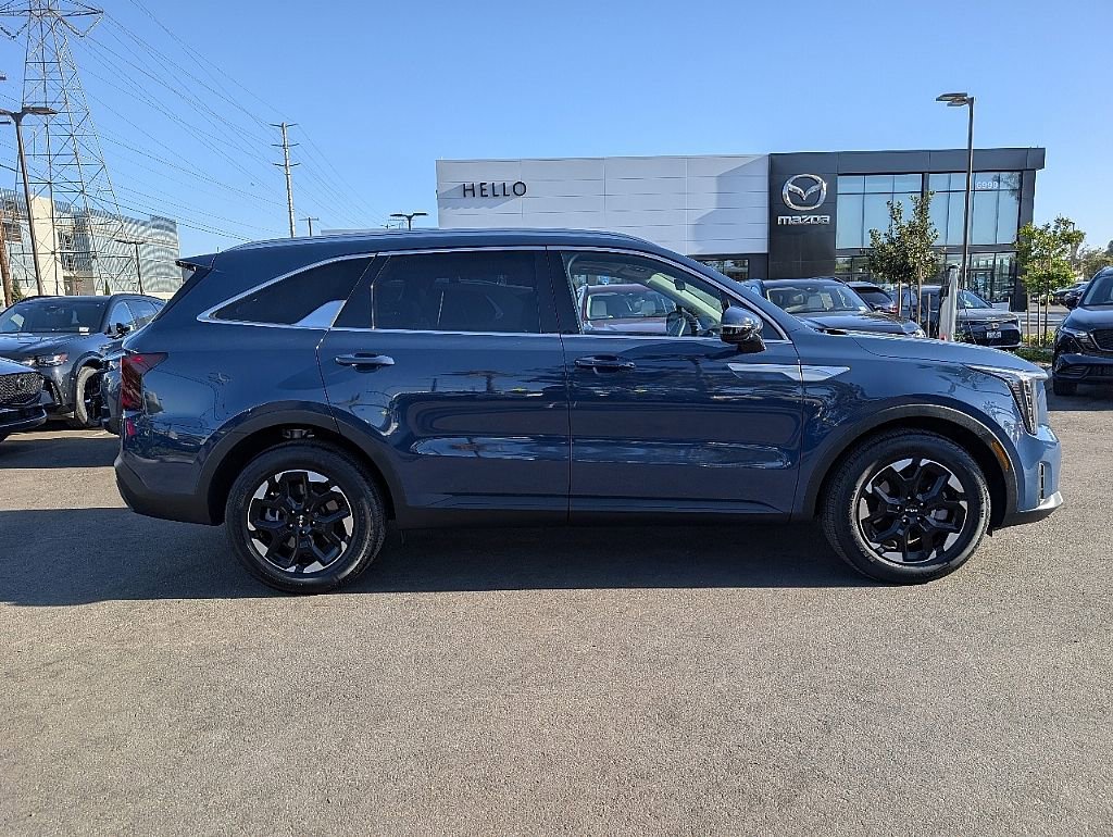 Used 2025 Kia Sorento S w/ Panoramic Sunroof Package image 9
