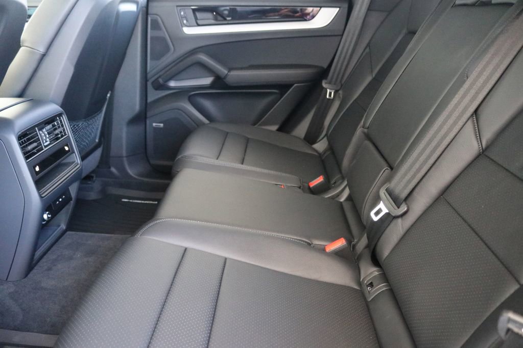 Used 2024 Porsche Cayenne image 23