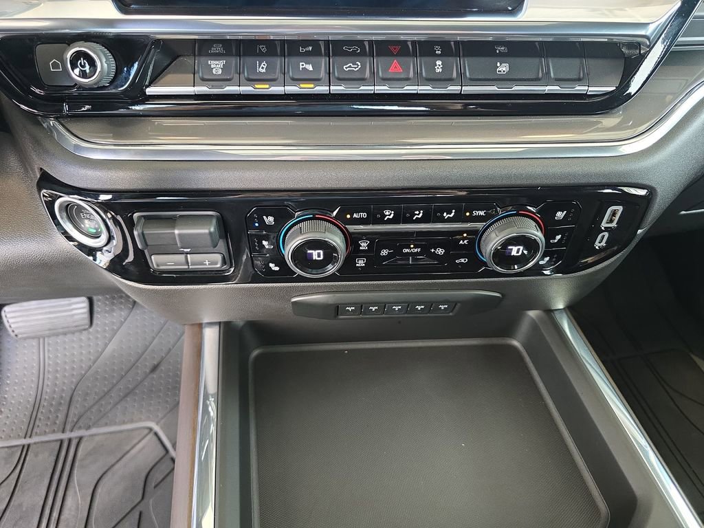 Certified 2025 Chevrolet Silverado 3500 High Country w/ Technology Package image 17