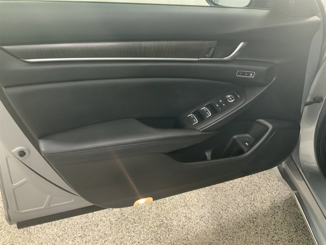 Used 2019 Honda Accord Touring image 17