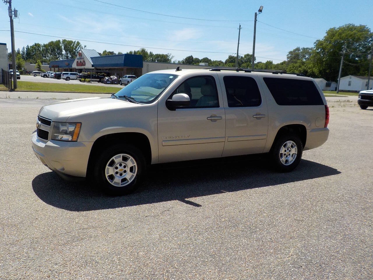 Used 2009 Chevrolet Suburban LT w/ Luxury Package RWD image 1
