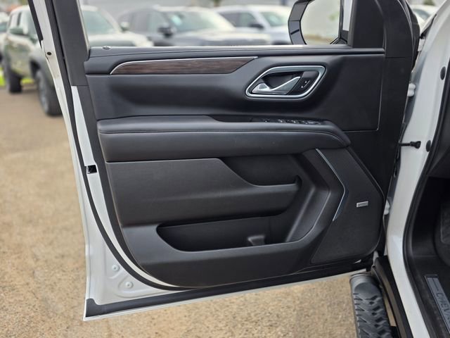 Used 2022 Chevrolet Suburban Z71 w/ Luxury Package AWD/4WD image 25