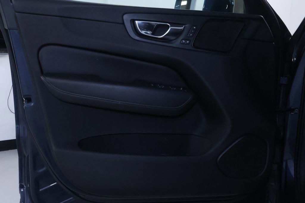 Used 2019 Volvo XC60 T8 Inscription w/ Advanced Package image 13