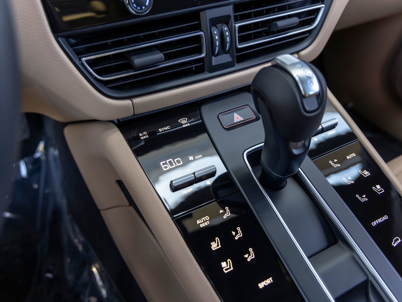 Certified 2026 Porsche Macan AWD/4WD image 40