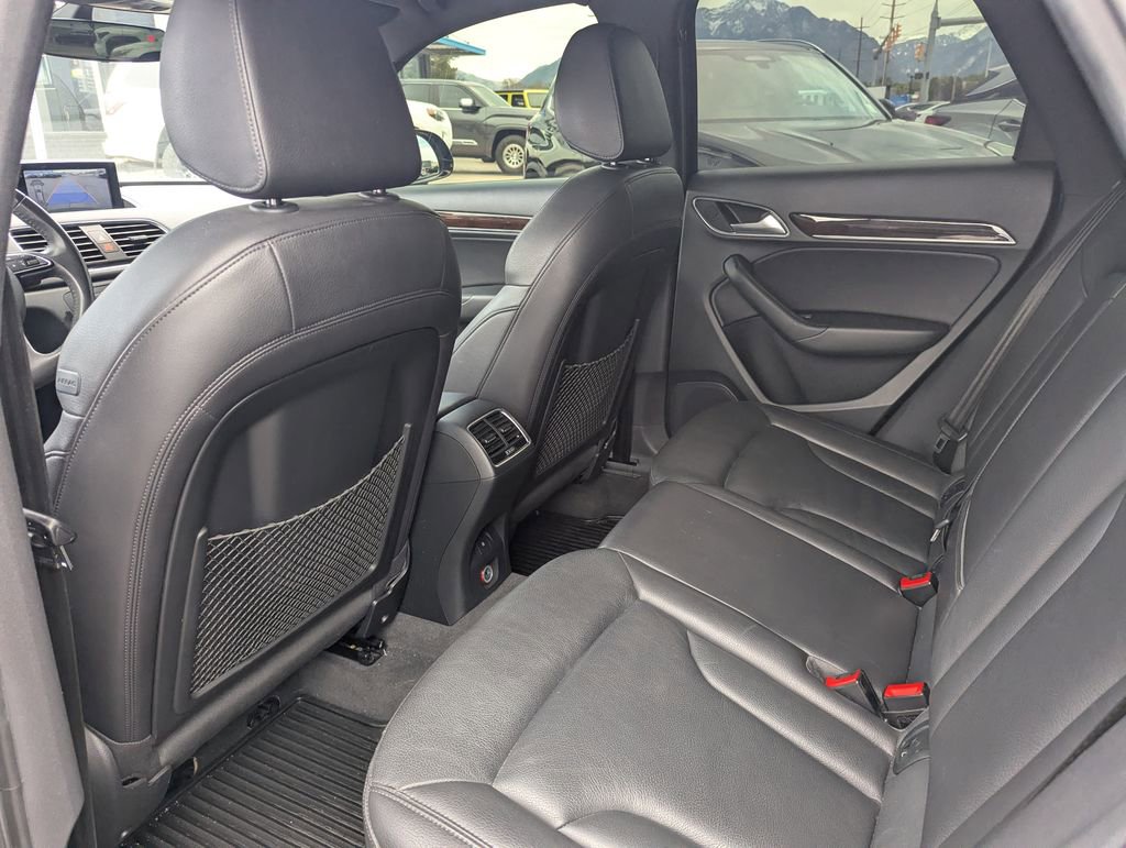 Used 2018 Audi Q3 2.0T Premium Plus w/ Premium Plus Package AWD/4WD image 31
