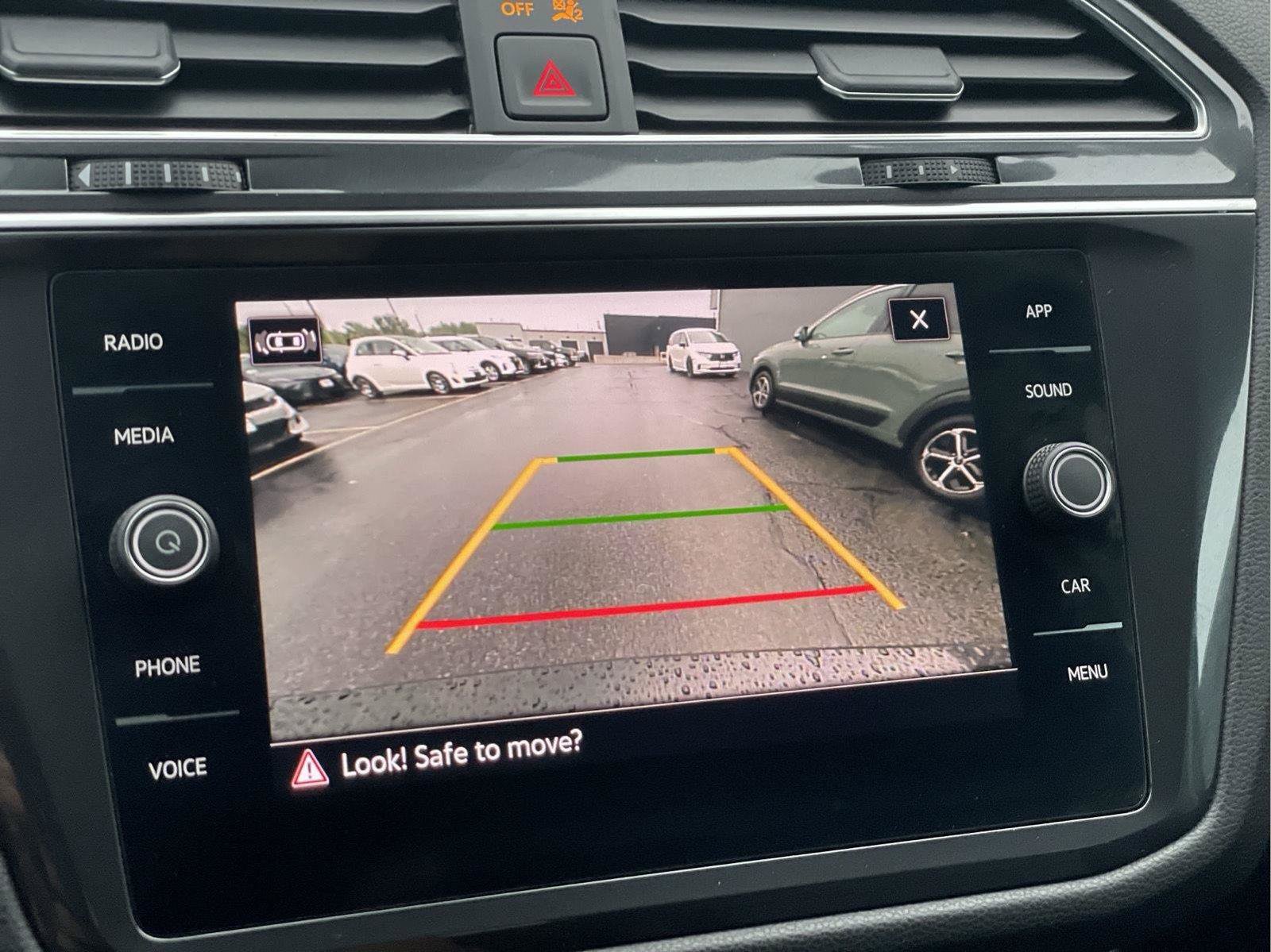 Used 2022 Volkswagen Tiguan SE AWD/4WD image 32