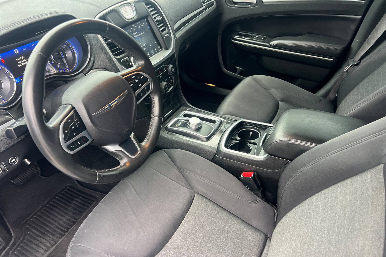 Used 2019 Chrysler 300 Touring RWD image 10