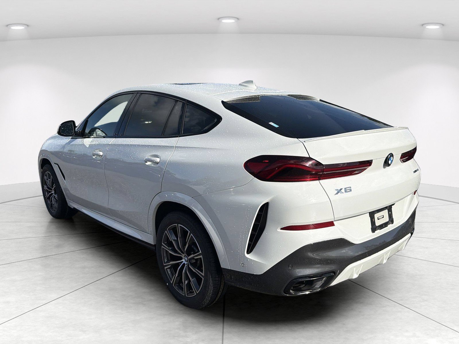 Used 2022 BMW X6 xDrive40i w/ M Sport Package AWD/4WD image 6