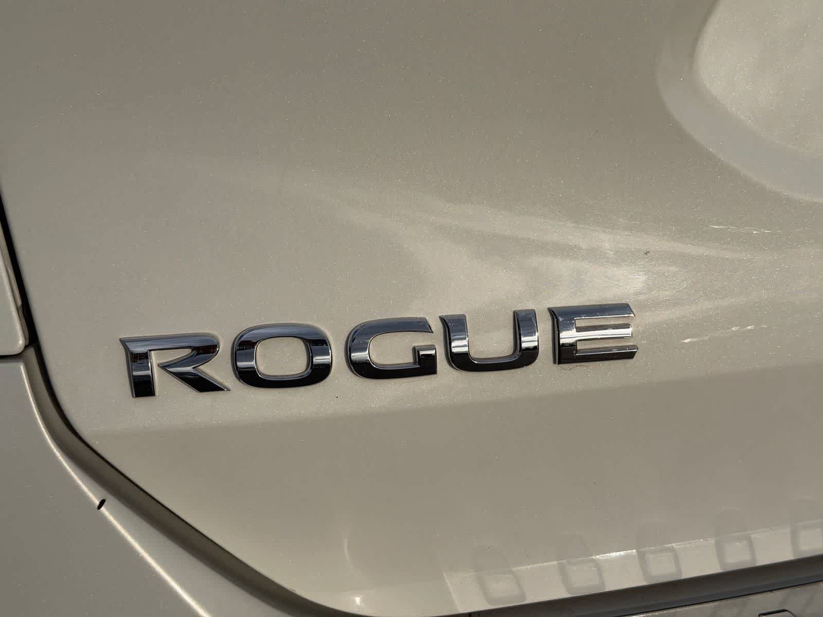 Used 2014 Nissan Rogue SV FWD image 30