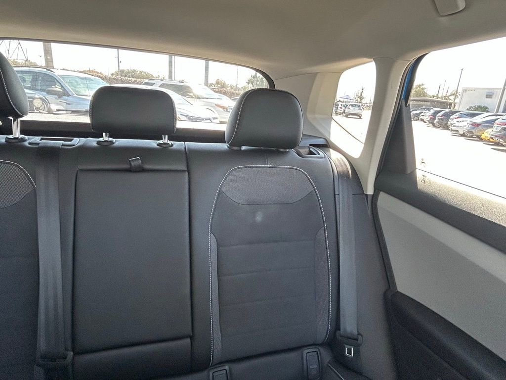 Certified 2023 Volkswagen Taos SE image 13