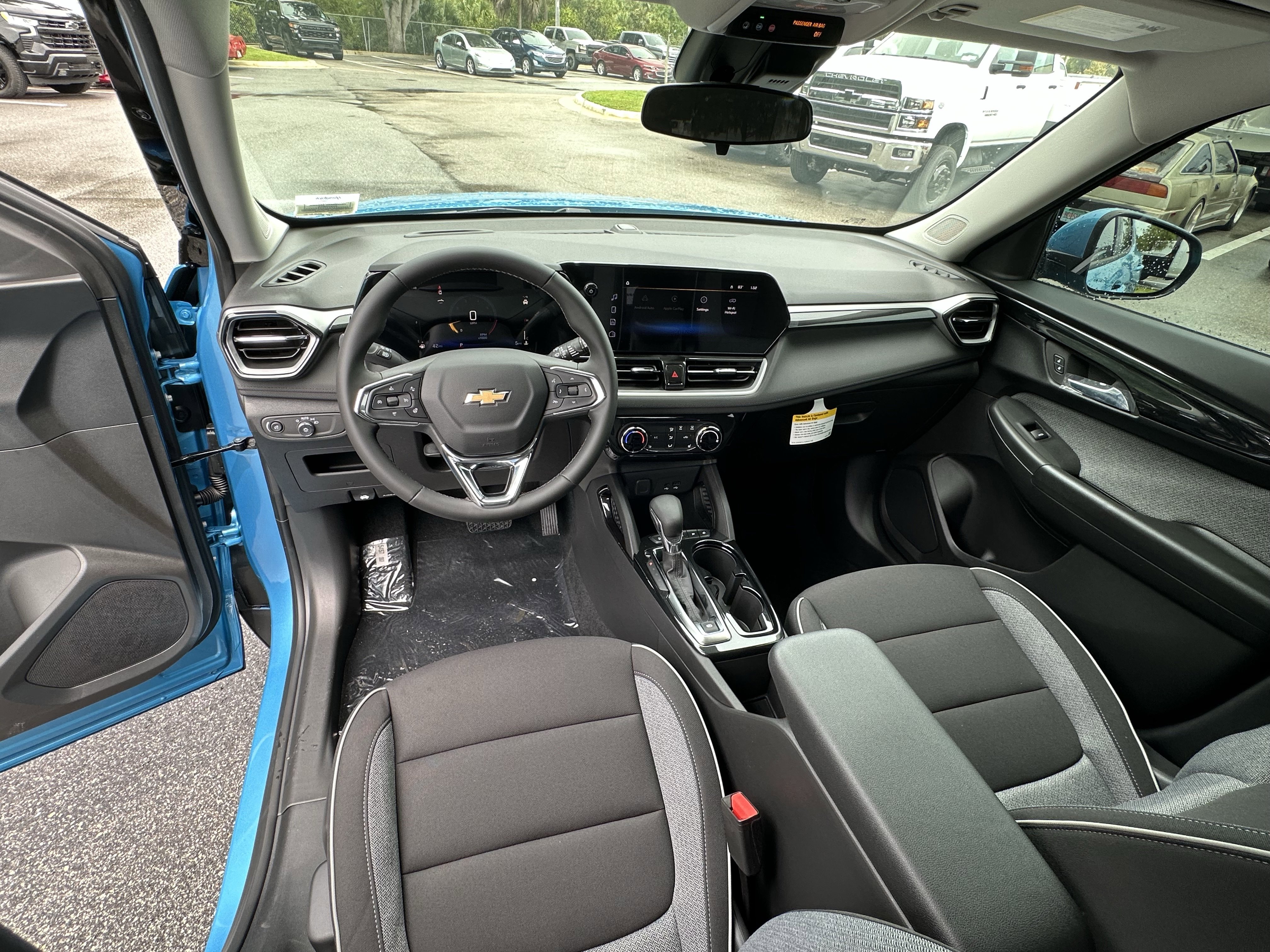 New 2026 Chevrolet TrailBlazer LT w/ LT Cold Weather Package FWD image 30