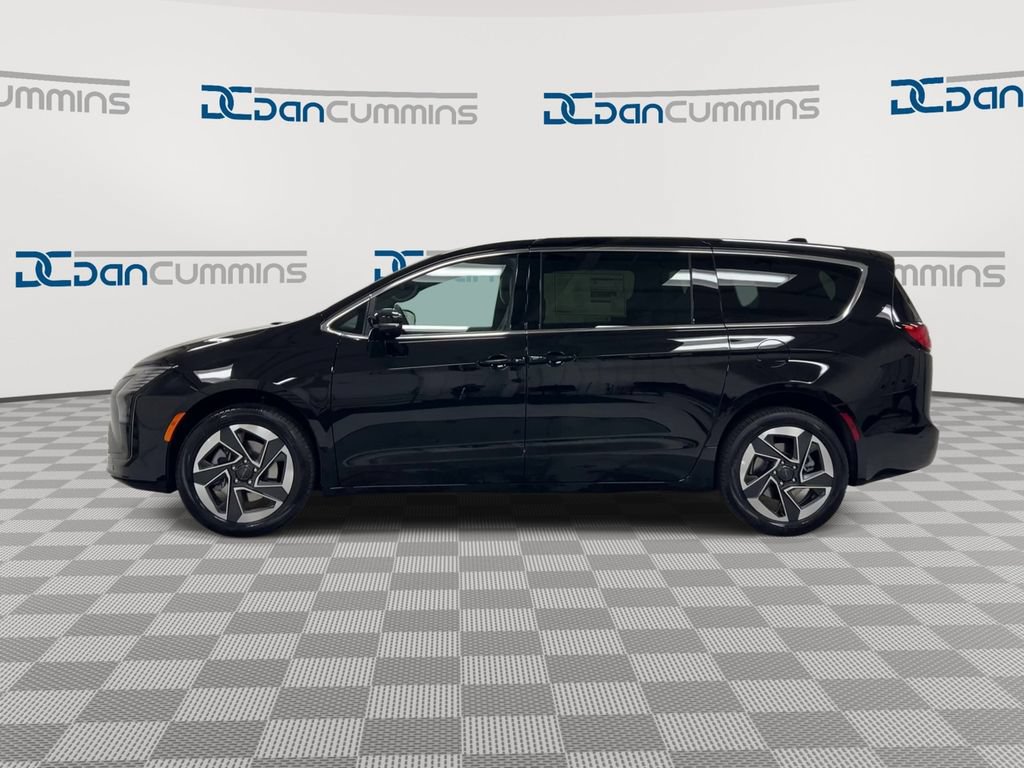 New 2027 Chrysler Pacifica Limited w/ Family Tech Group AWD/4WD image 5