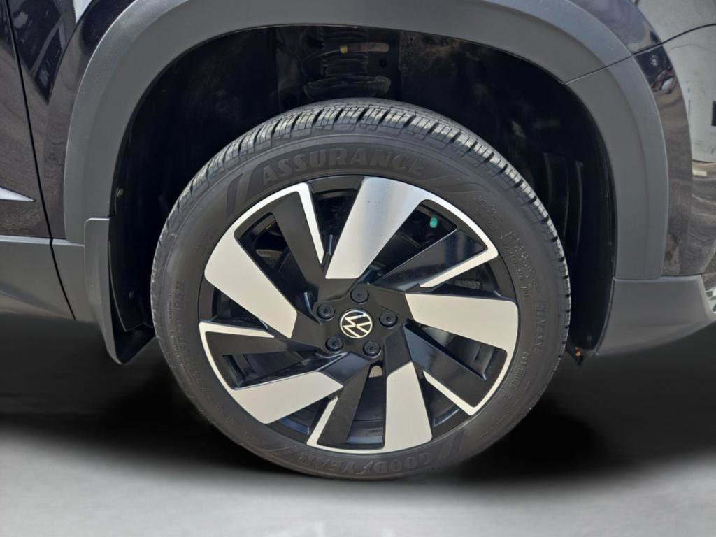 Used 2024 Volkswagen Taos SEL image 32