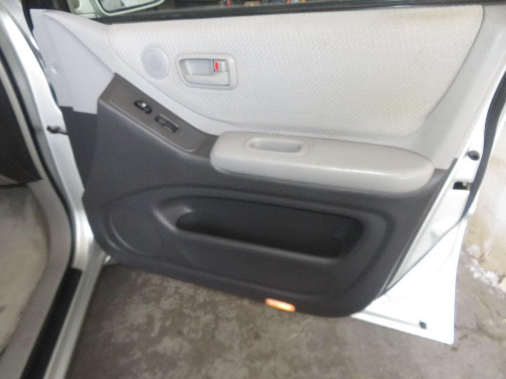 Used 2004 Toyota Highlander 4WD V6 image 28