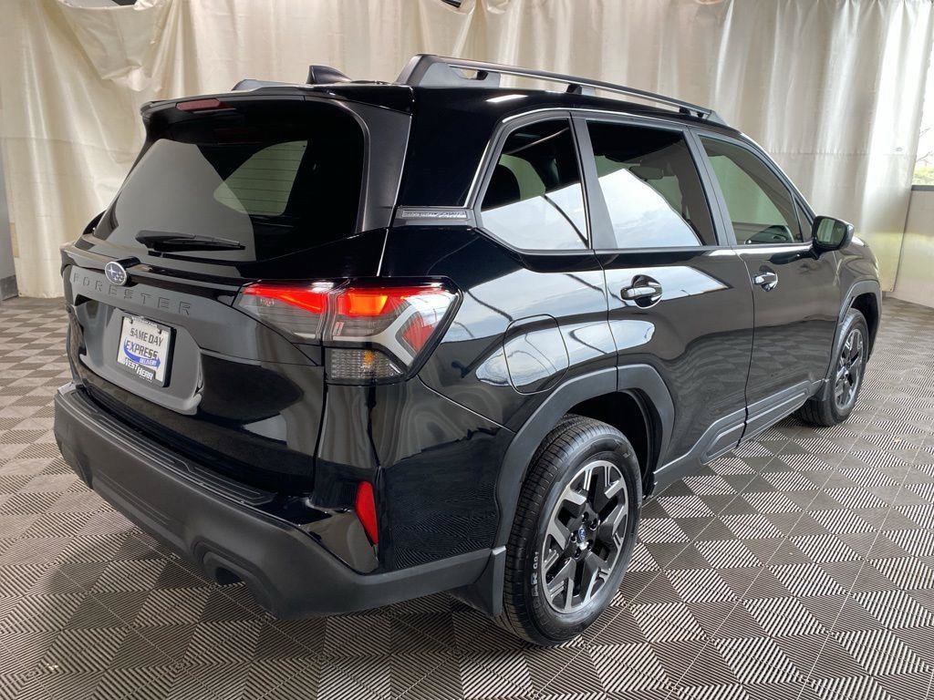 Used 2025 Subaru Forester Premium AWD/4WD image 4