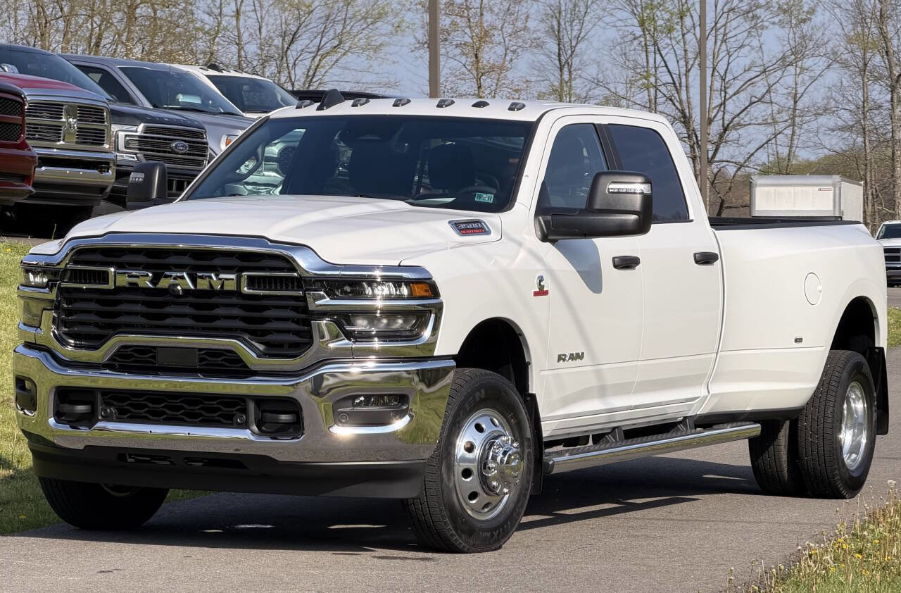 Used 2026 RAM 3500 Big Horn AWD/4WD image 1